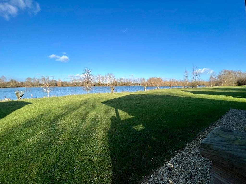Reeds Lodge, Lake Pochard South Cerney Buitenkant foto