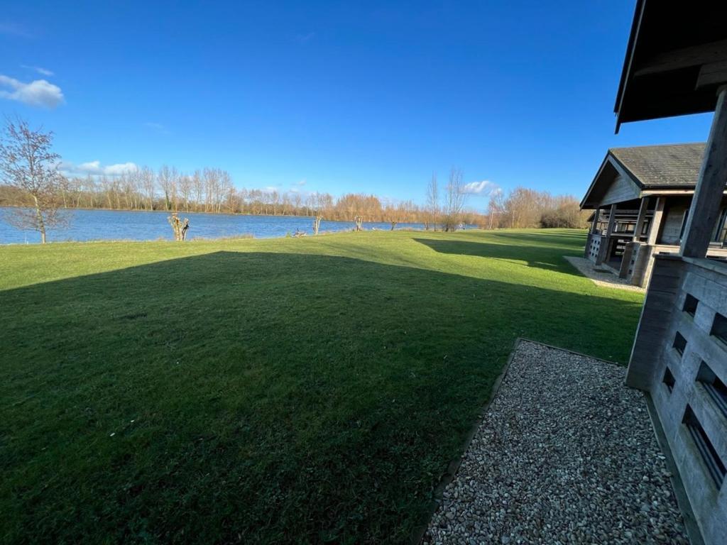 Reeds Lodge, Lake Pochard South Cerney Buitenkant foto