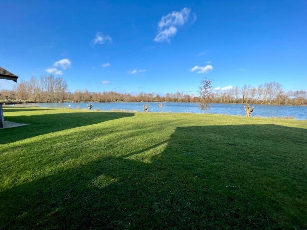 Reeds Lodge, Lake Pochard South Cerney Buitenkant foto